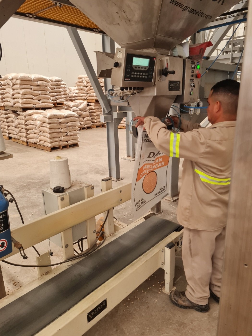 Packing line with scale
